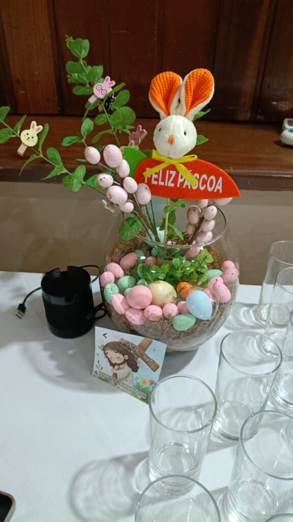 Jantar encerra mês na Loja em clima de Páscoa