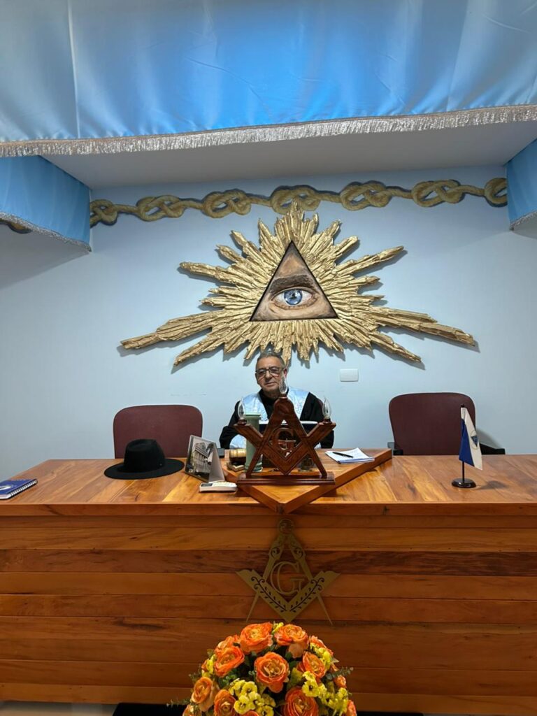 Loja Maçônica Comemora Aniversário de Fundação e homenageia Mães